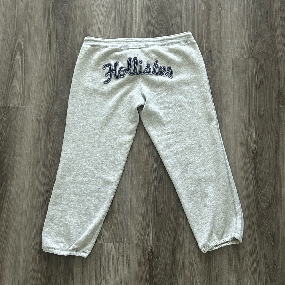 Y2K Hollister Gray Joggers with Graphic Design